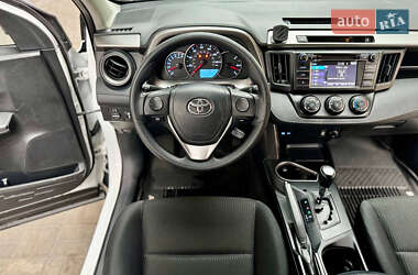 Внедорожник / Кроссовер Toyota RAV4 2016 в 