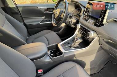 Внедорожник / Кроссовер Toyota RAV4 2022 в 