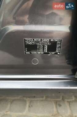 Внедорожник / Кроссовер Toyota RAV4 2012 в 