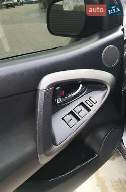Внедорожник / Кроссовер Toyota RAV4 2012 в 