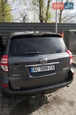 Внедорожник / Кроссовер Toyota RAV4 2012 в 
