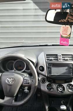 Внедорожник / Кроссовер Toyota RAV4 2012 в 