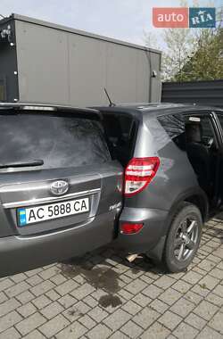 Внедорожник / Кроссовер Toyota RAV4 2012 в 