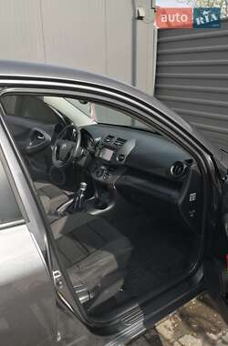 Внедорожник / Кроссовер Toyota RAV4 2012 в 