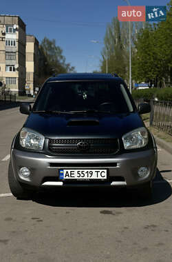 Внедорожник / Кроссовер Toyota RAV4 2004 в 
