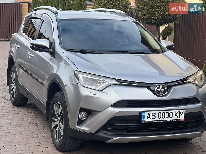 Позашляховик / Кросовер Toyota RAV4 2016 в 