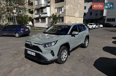 Внедорожник / Кроссовер Toyota RAV4 2022 в 