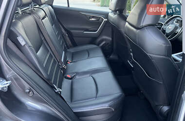 Внедорожник / Кроссовер Toyota RAV4 2019 в 