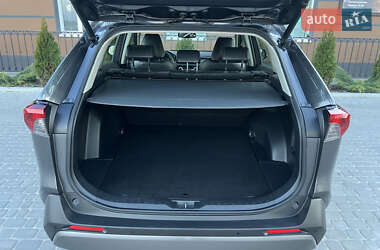Внедорожник / Кроссовер Toyota RAV4 2019 в 