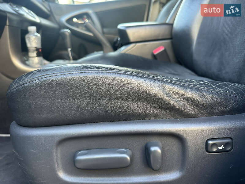 Внедорожник / Кроссовер Toyota RAV4 2012 в Киеве