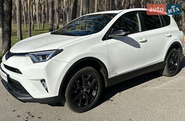 Внедорожник / Кроссовер Toyota RAV4 2018 в 