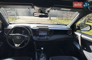 Внедорожник / Кроссовер Toyota RAV4 2018 в 
