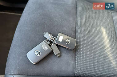 Внедорожник / Кроссовер Toyota RAV4 2018 в 