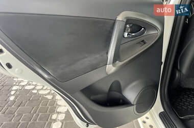 Внедорожник / Кроссовер Toyota RAV4 2011 в 