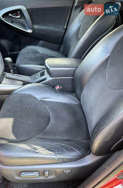 Внедорожник / Кроссовер Toyota RAV4 2012 в 