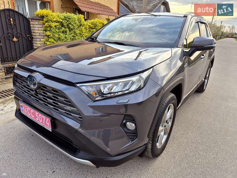 Внедорожник / Кроссовер Toyota RAV4 2020 в 