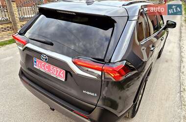 Внедорожник / Кроссовер Toyota RAV4 2020 в 