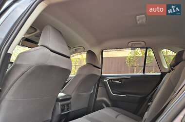Внедорожник / Кроссовер Toyota RAV4 2020 в 
