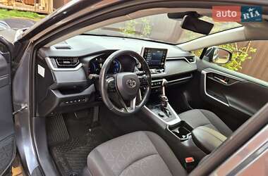 Внедорожник / Кроссовер Toyota RAV4 2020 в 