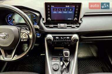 Внедорожник / Кроссовер Toyota RAV4 2020 в 