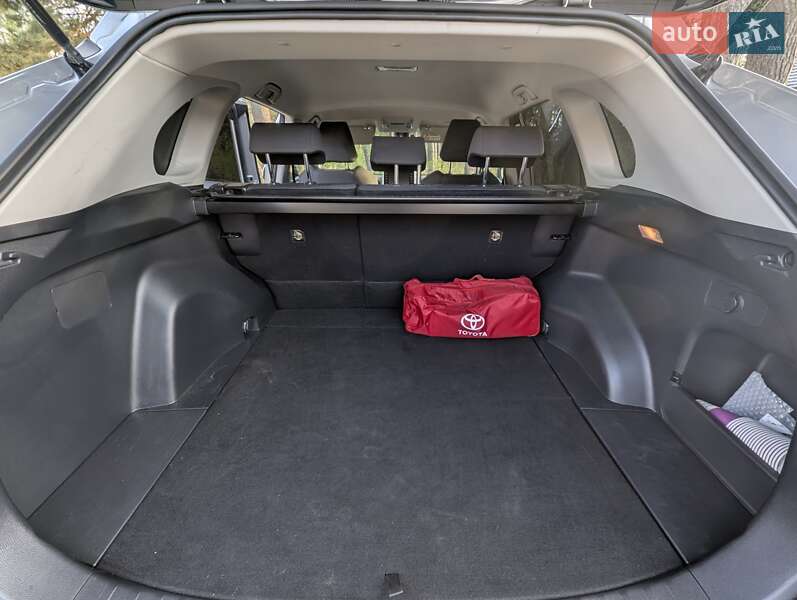 Позашляховик / Кросовер Toyota RAV4 2019 в Львові