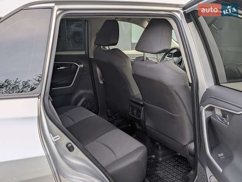 Позашляховик / Кросовер Toyota RAV4 2019 в Львові