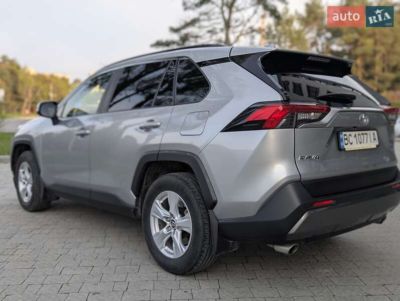 Позашляховик / Кросовер Toyota RAV4 2019 в Львові