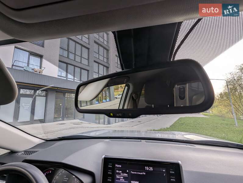 Позашляховик / Кросовер Toyota RAV4 2019 в Львові