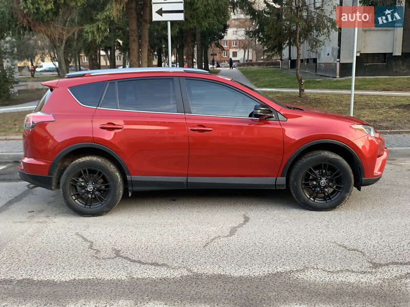 Внедорожник / Кроссовер Toyota RAV4 2016 в Львове