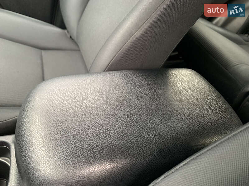 Внедорожник / Кроссовер Toyota RAV4 2016 в Львове