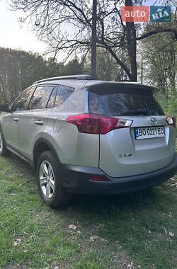 Позашляховик / Кросовер Toyota RAV4 2014 в 