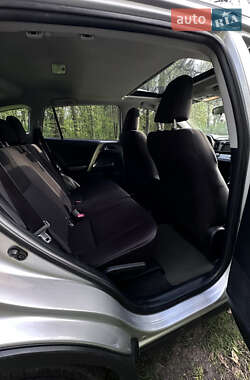 Позашляховик / Кросовер Toyota RAV4 2014 в 