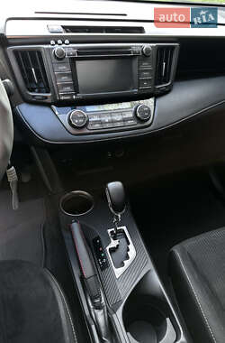 Позашляховик / Кросовер Toyota RAV4 2014 в 