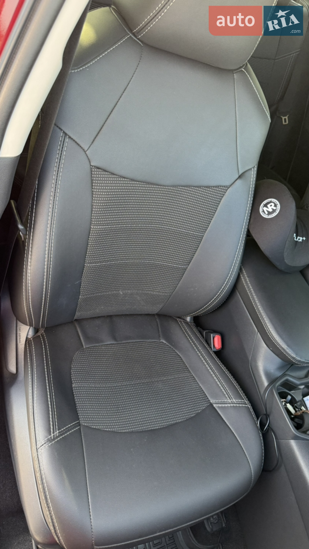 2019 Toyota RAV 4 - мініатюра 12