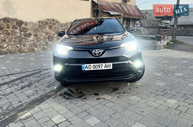 Внедорожник / Кроссовер Toyota RAV4 2017 в 