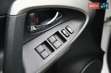 Внедорожник / Кроссовер Toyota RAV4 2010 в 