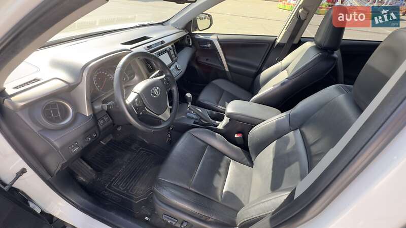 Внедорожник / Кроссовер Toyota RAV4 2013 в 