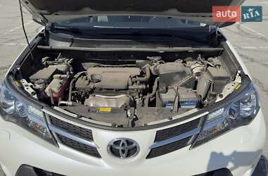 Внедорожник / Кроссовер Toyota RAV4 2013 в 