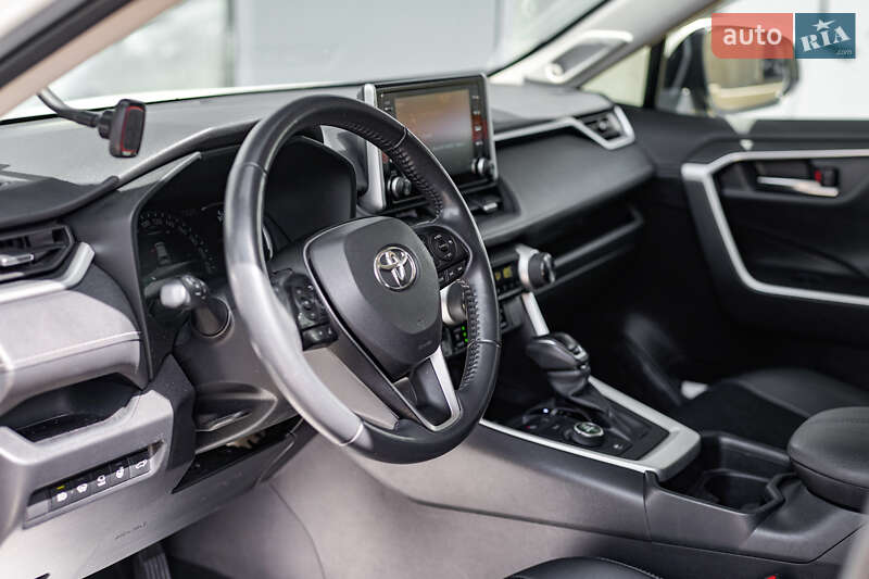Позашляховик / Кросовер Toyota RAV4 2020 в Львові фото 10 Позашляховик / Кросовер Toyota RAV4 2020 в Львові