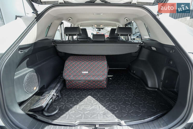 Позашляховик / Кросовер Toyota RAV4 2020 в Львові фото 35 Позашляховик / Кросовер Toyota RAV4 2020 в Львові