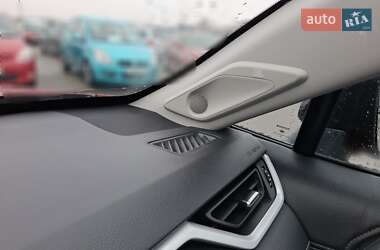Позашляховик / Кросовер Toyota RAV4 2021 в 