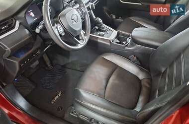 Позашляховик / Кросовер Toyota RAV4 2021 в 
