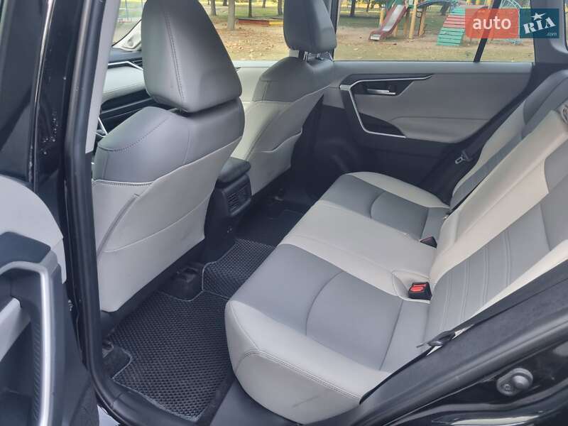 Внедорожник / Кроссовер Toyota RAV4 2019 в Харькове