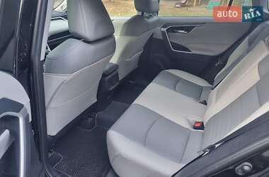 Внедорожник / Кроссовер Toyota RAV4 2019 в 