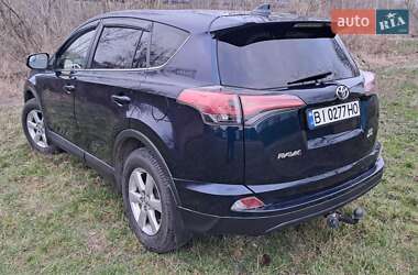 Внедорожник / Кроссовер Toyota RAV4 2018 в 