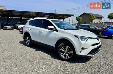 Внедорожник / Кроссовер Toyota RAV4 2016 в 