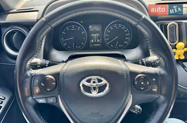 Внедорожник / Кроссовер Toyota RAV4 2016 в 