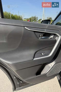 Внедорожник / Кроссовер Toyota RAV4 2020 в 