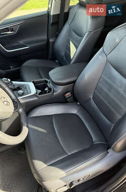 Внедорожник / Кроссовер Toyota RAV4 2020 в 