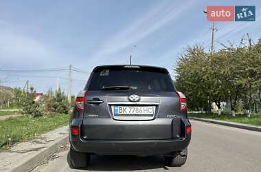Внедорожник / Кроссовер Toyota RAV4 2010 в 